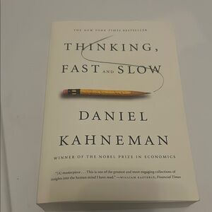 Thinking, Fast and Slow Paperback